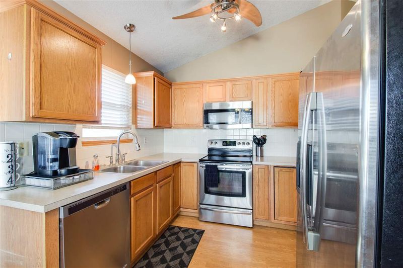 637 E High Plains Cir, Maize, KS 67101