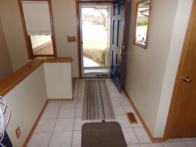 824 Cedarbrook Rd, Derby, KS 67037