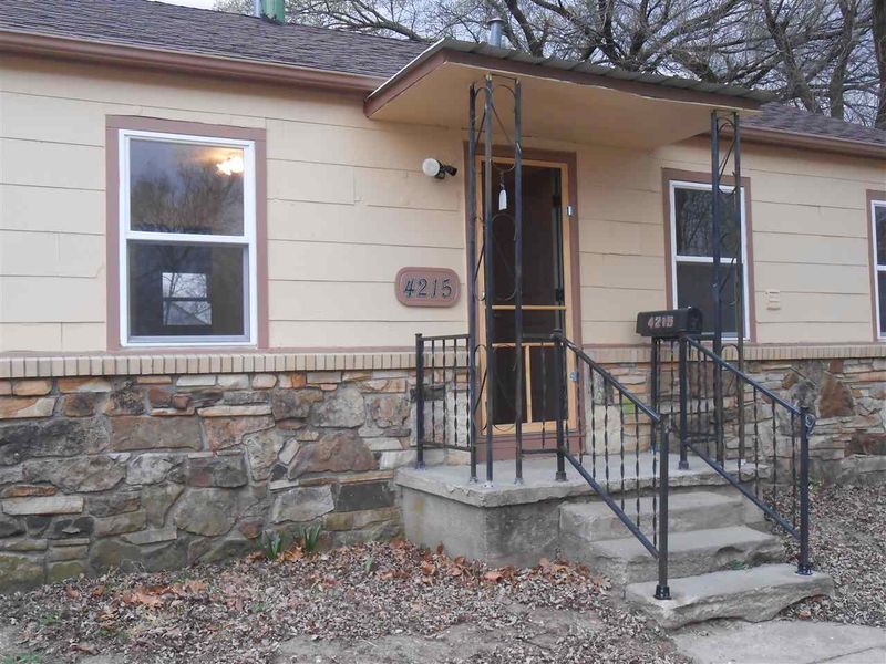 4215 E Whitney Ln, Wichita, KS 67210
