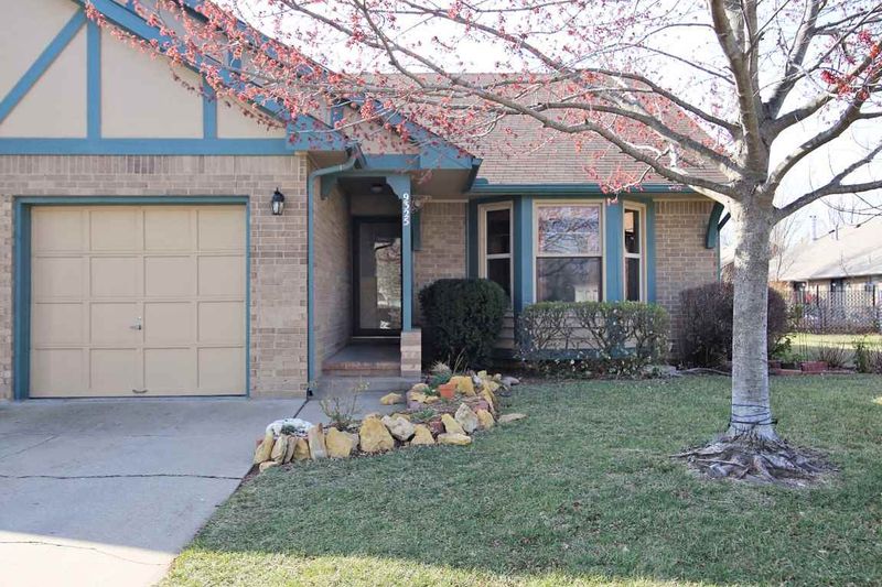 9325 E Funston St, Wichita, KS 67207