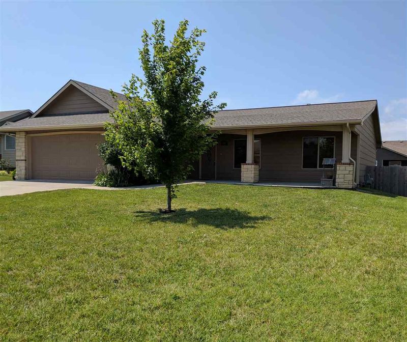2037 E Brookstone St, Derby, KS 67037