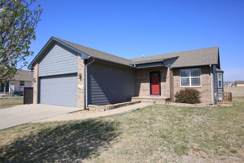 522 E Minneha Ave, Andover, KS 67002