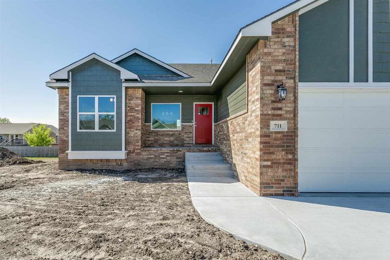 711 E Sprucewood Cir, Park City, KS 67147