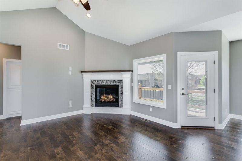 711 E Sprucewood Cir, Park City, KS 67147