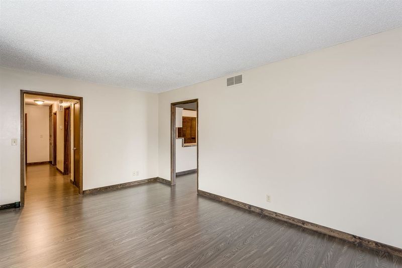 500 E Allen Ave, Valley Center, KS 67147