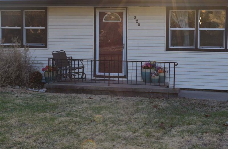 225 N Ohio St, Benton, KS 67017
