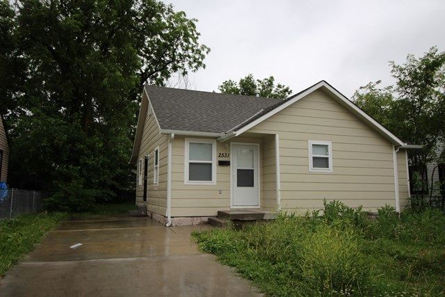 2531 E Mossman Ave, Wichita, KS 67214