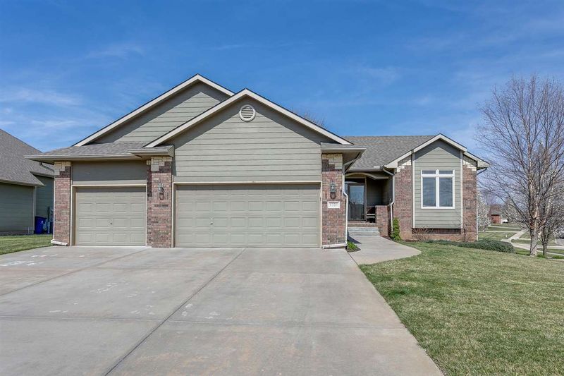 1320 E Rushwood Dr, Derby, KS 67037