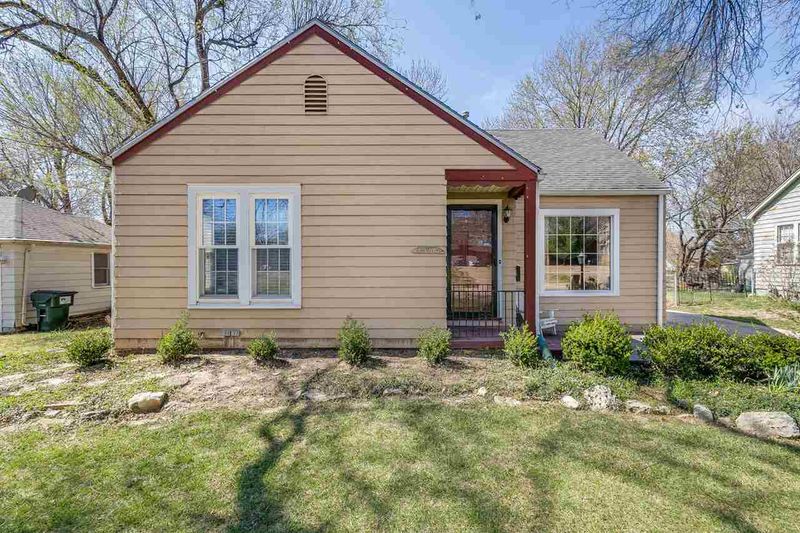 567 S Roosevelt, Wichita, KS 67218
