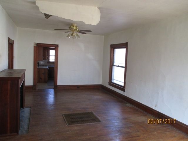 614 E 10th, Newton, KS 67114