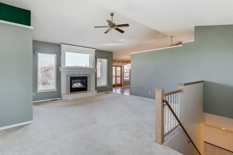 1612 E Oxford Ct, Derby, KS 67037