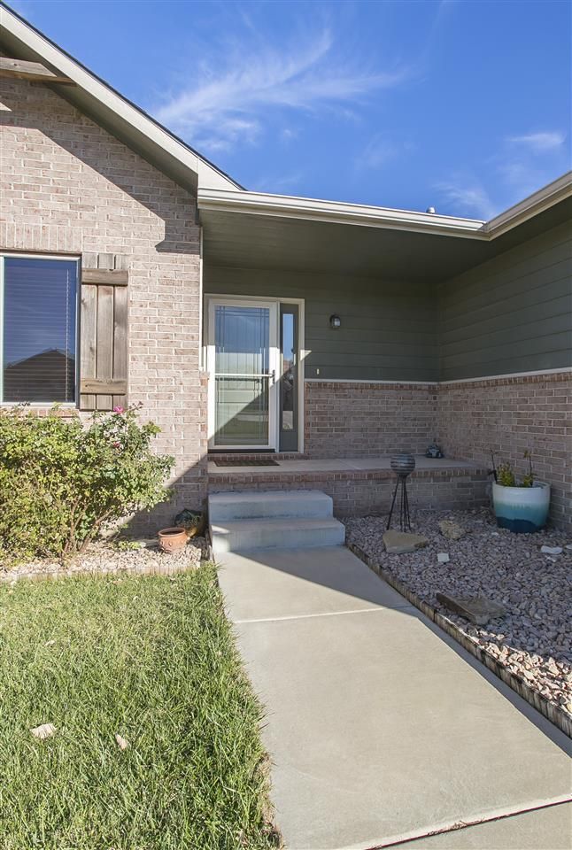 1910 E Highridge St, Park City, KS 67219