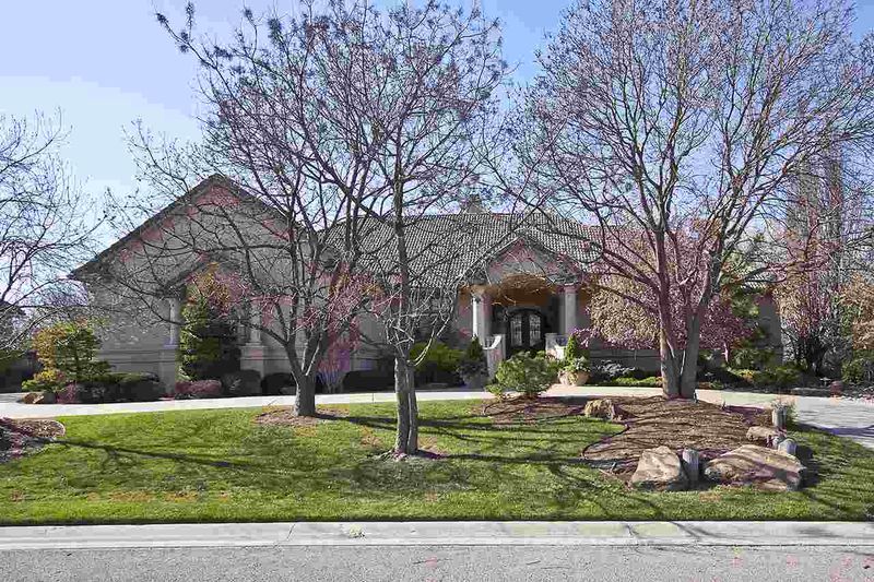 8410 E Bridlewood St, Wichita, KS 67206
