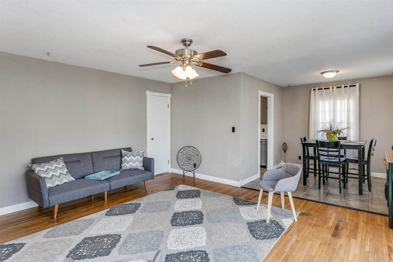 215 E Miller Ave, Mulvane, KS 67110