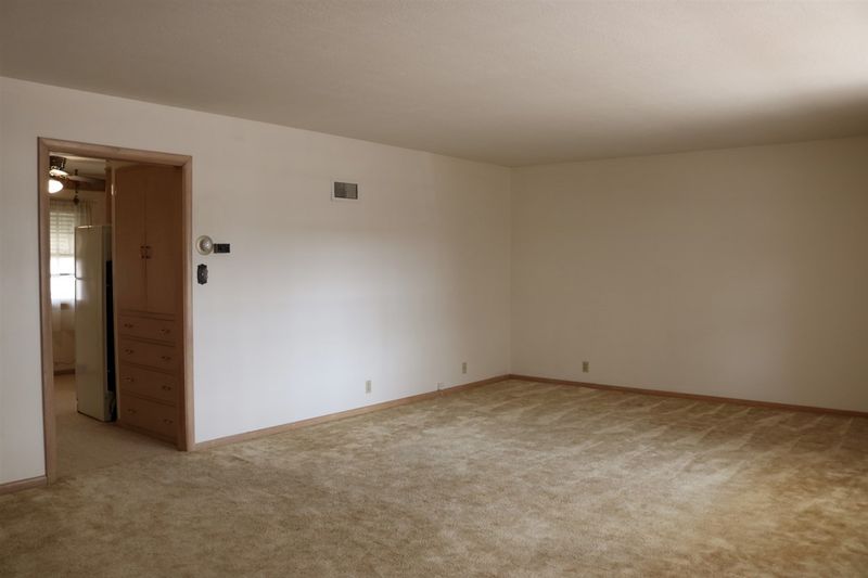 905 Glendale Ave, Newton, KS 67114