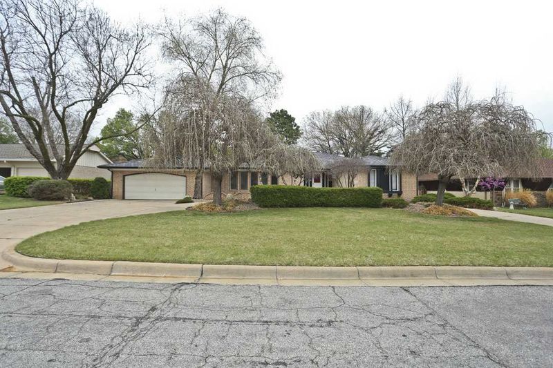 7900 E Killarney Pl, Wichita, KS 67206