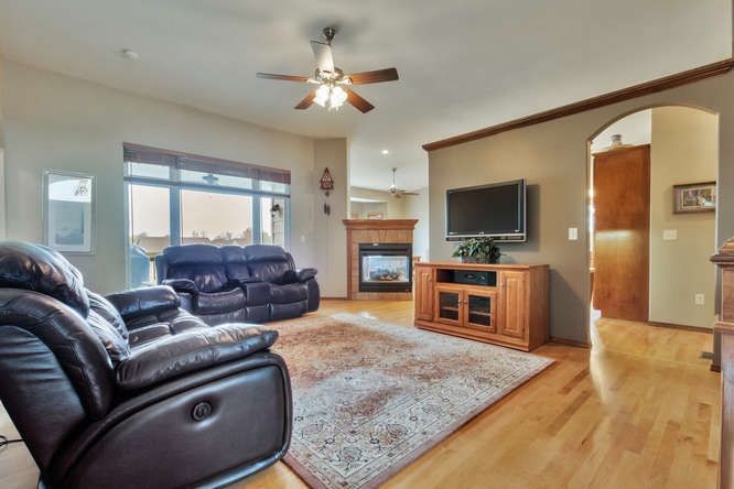 2833 N Rough Creek Rd, Derby, KS 67037