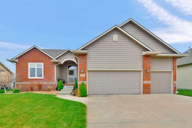 2833 N Rough Creek Rd, Derby, KS 67037