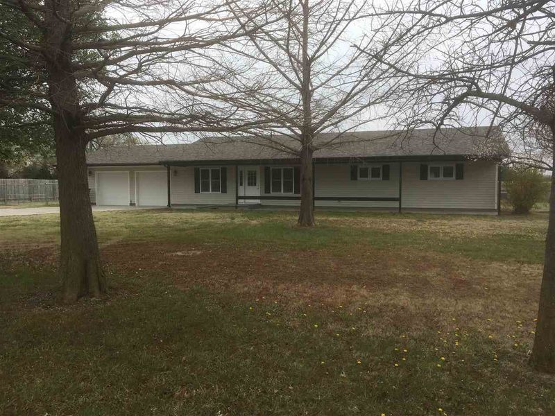 2129 W 1st St, Newton, KS 67114