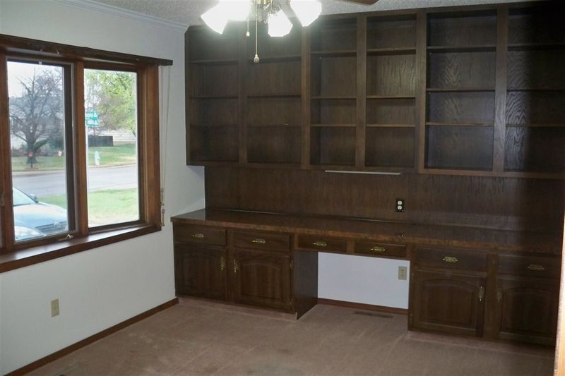 500 Rolling Hills Dr, Newton, KS 67114