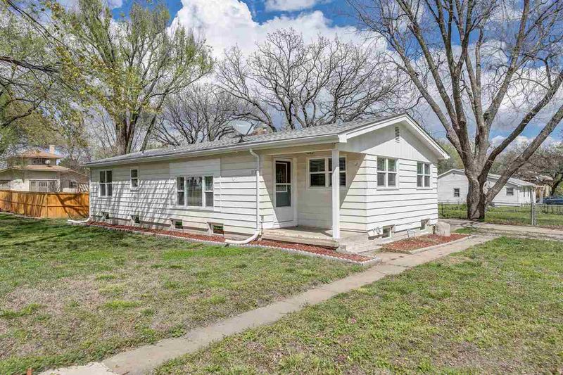 112 S King St, Maize, KS 67101