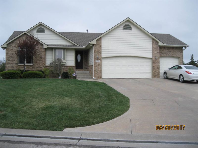 1341 N Valley Ct, Andover, KS 67002