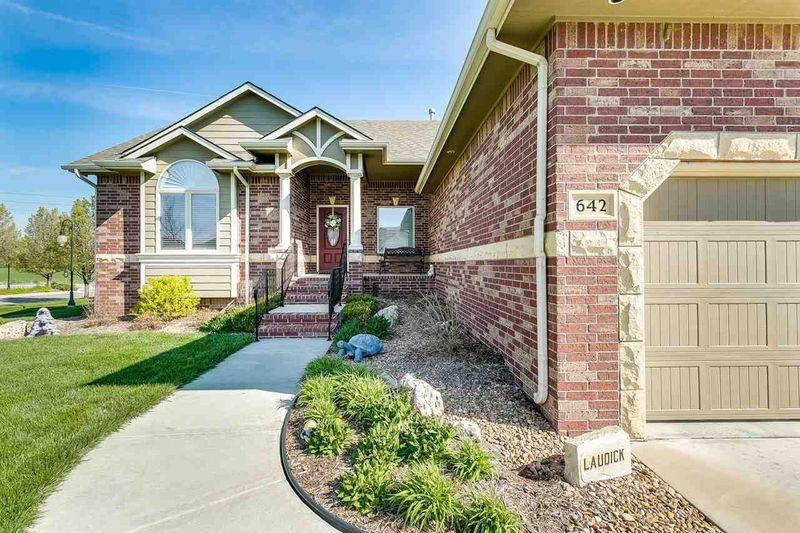 642 Thoroughbred Ct, Wichita, KS 67235