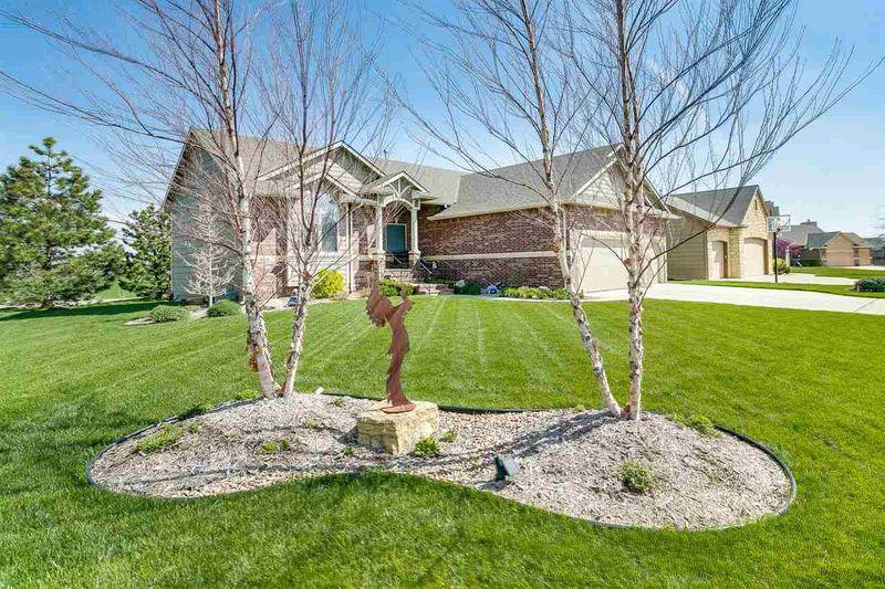642 Thoroughbred Ct, Wichita, KS 67235
