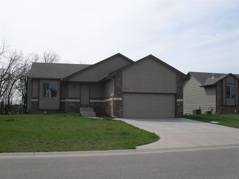 2523 N Sandstone St, Andover, KS 67002
