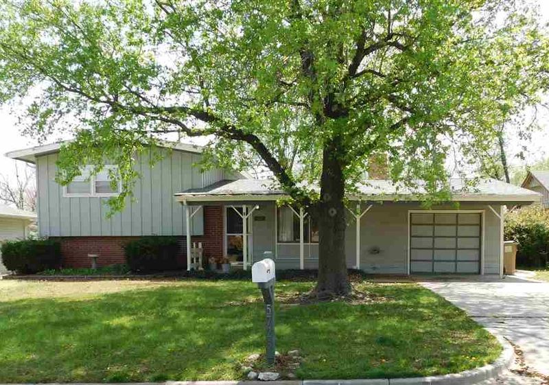 5725 E Flagstaff, Bel Aire, KS 67220