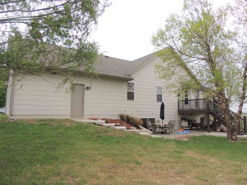 843 E Streamside Ln, Clearwater, KS 67026