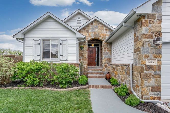 1317 N Robin Ct, Andover, KS 67002