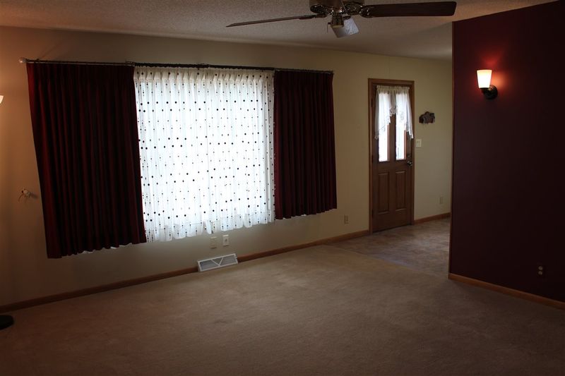 924 S Poplar, Newton, KS 67114