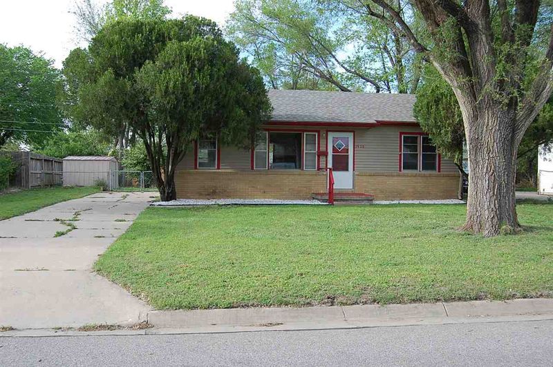 1920 E Mona Ln, Wichita, KS 67216
