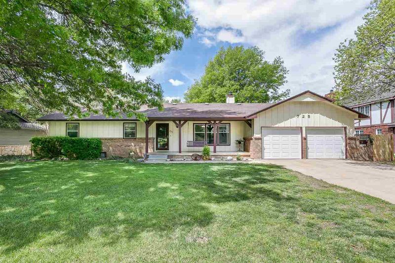 725 Tristan Dr, Mulvane, KS 67110-1212