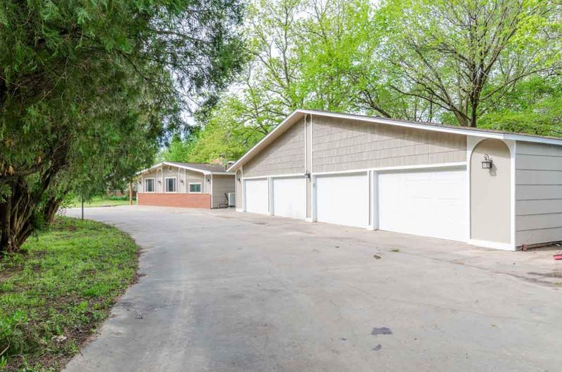 4441 S Maize Rd, Wichita, KS 67215