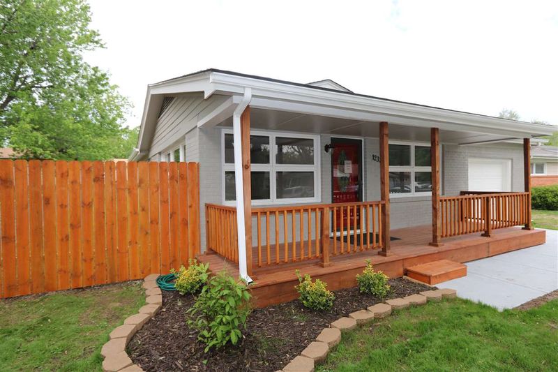 1233 N Georgie Ave, Derby, KS 67037