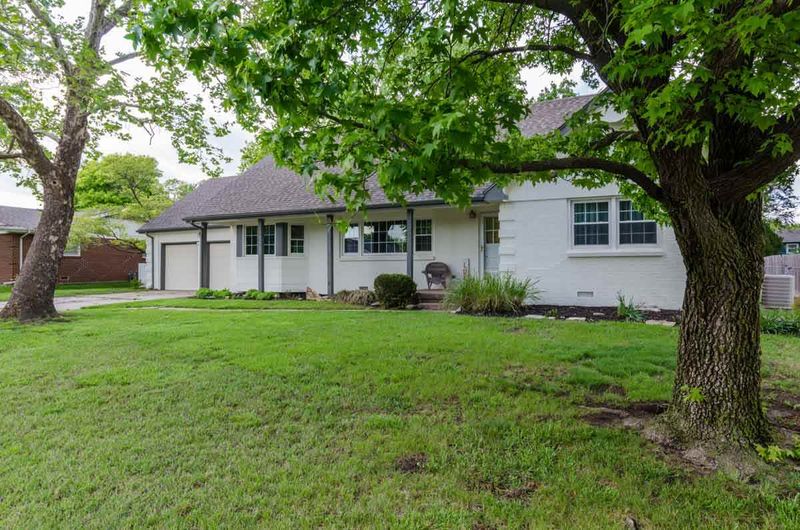 5718 E 41st, Bel Aire, KS 67220