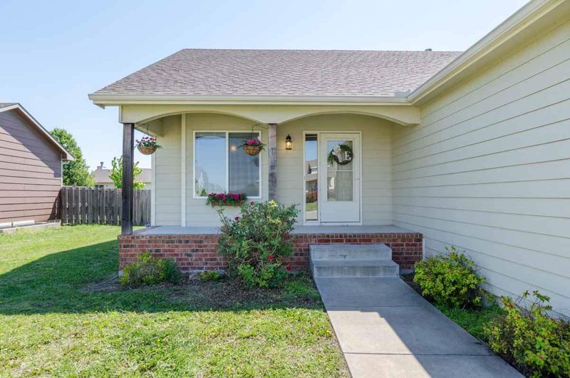 1430 N Spring Ridge Dr, Derby, KS 67002
