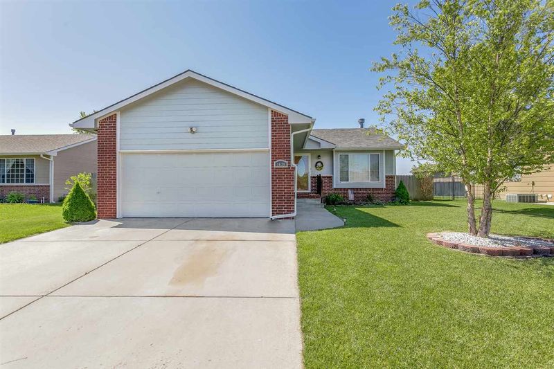 1629 E Winterset St, Goddard, KS 67052