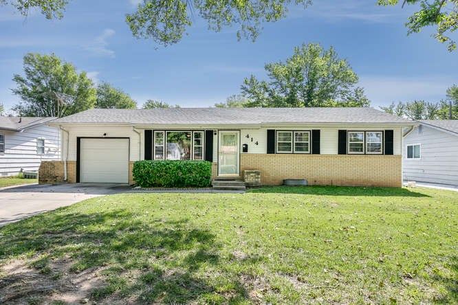 414 S Circle Dr, Derby, KS 67037