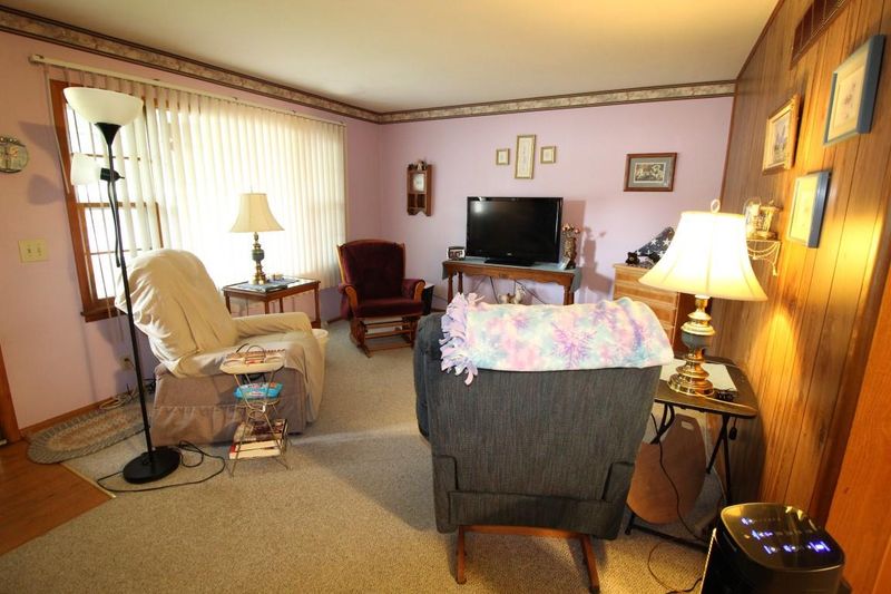 2554 S Southeast Dr, Wichita, KS 67216