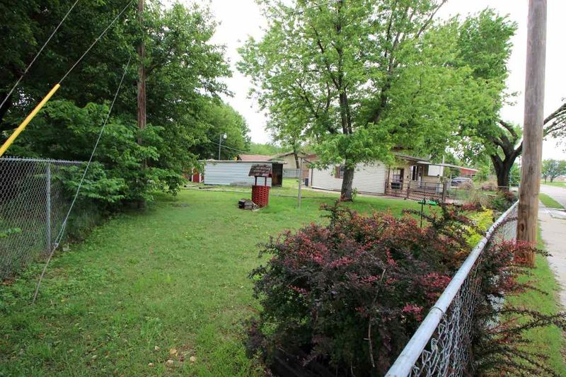 2554 S Southeast Dr, Wichita, KS 67216