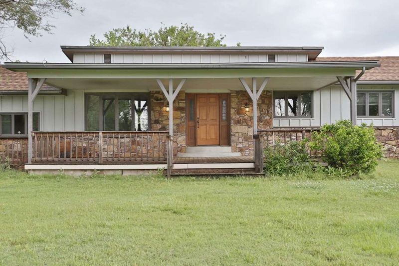 6824 E Edyth Dr, Derby, KS 67037