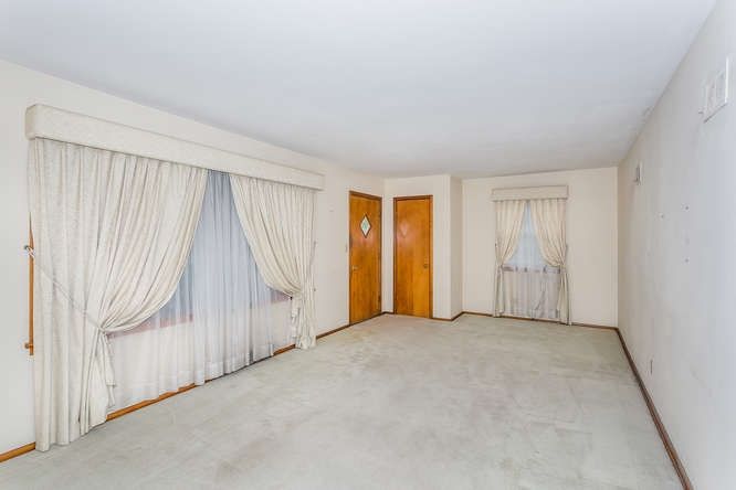 1058 N Derby Ave, Derby, KS 67037