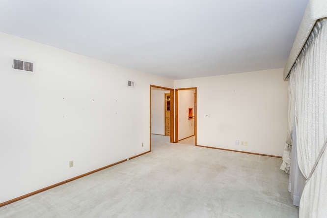 1058 N Derby Ave, Derby, KS 67037