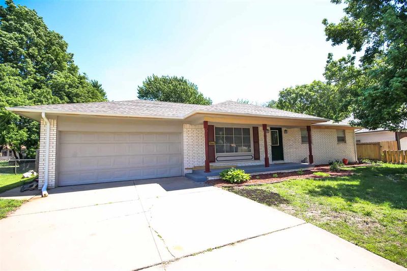 1116 S Apache Dr, Wichita, KS 67207