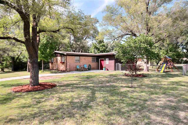 1534 E Beaumont St, Park City, KS 67219