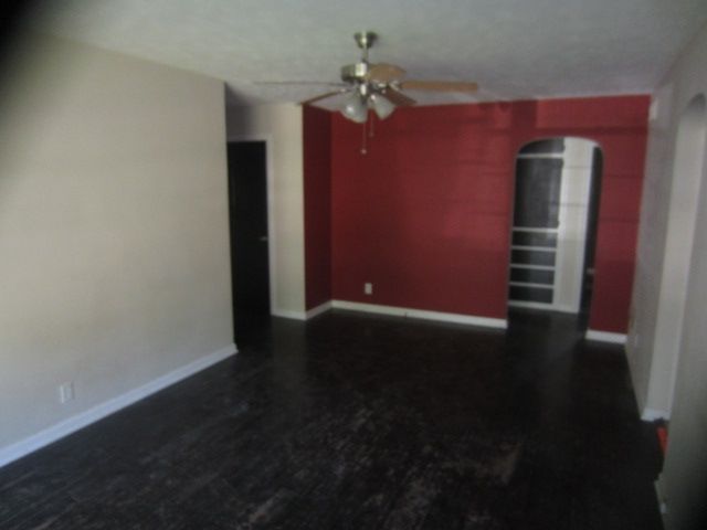 839 S Broadview St, Wichita, KS 67218