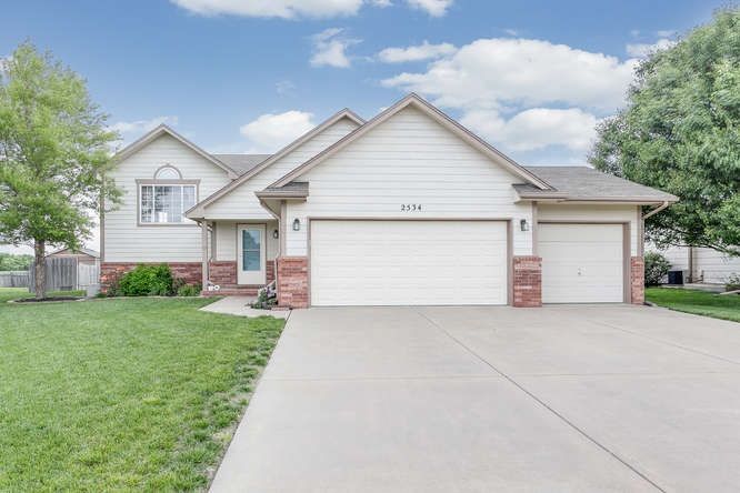 2534 E Windsong Ct, Park City, KS 67219